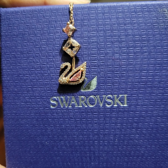 Swarovski dazzling Y Necklace - Picture 2 of 3